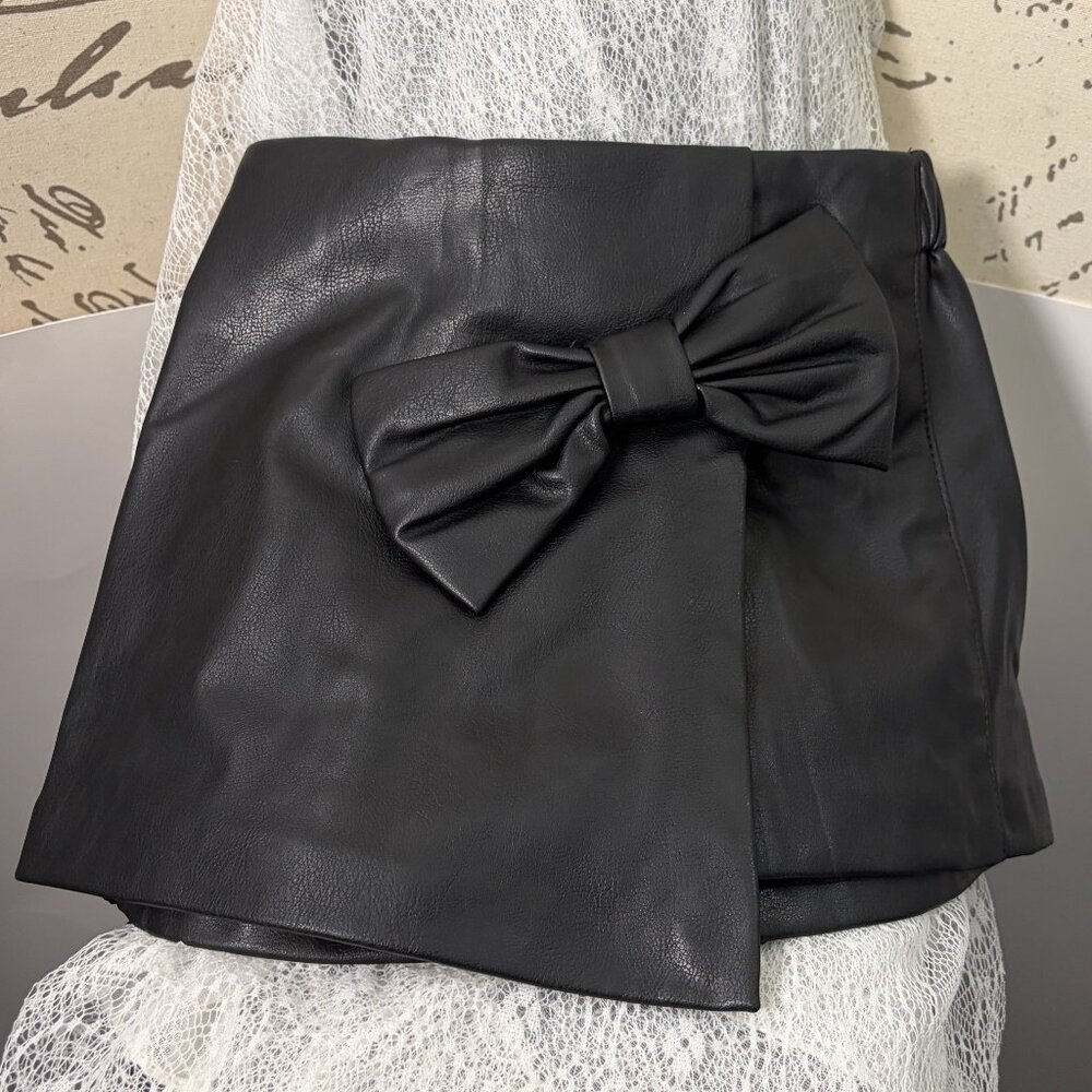 NWT Zara Kids Black Faux Leather Bow Skort Girls 4Y Edgy Chic 104 CM-  BRAND NEW